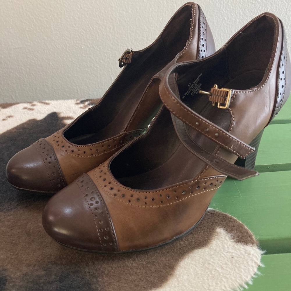 MERONA brown Mary Janes, vintage style heels